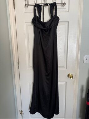 Meshki Black Sleeveless Evening Dress